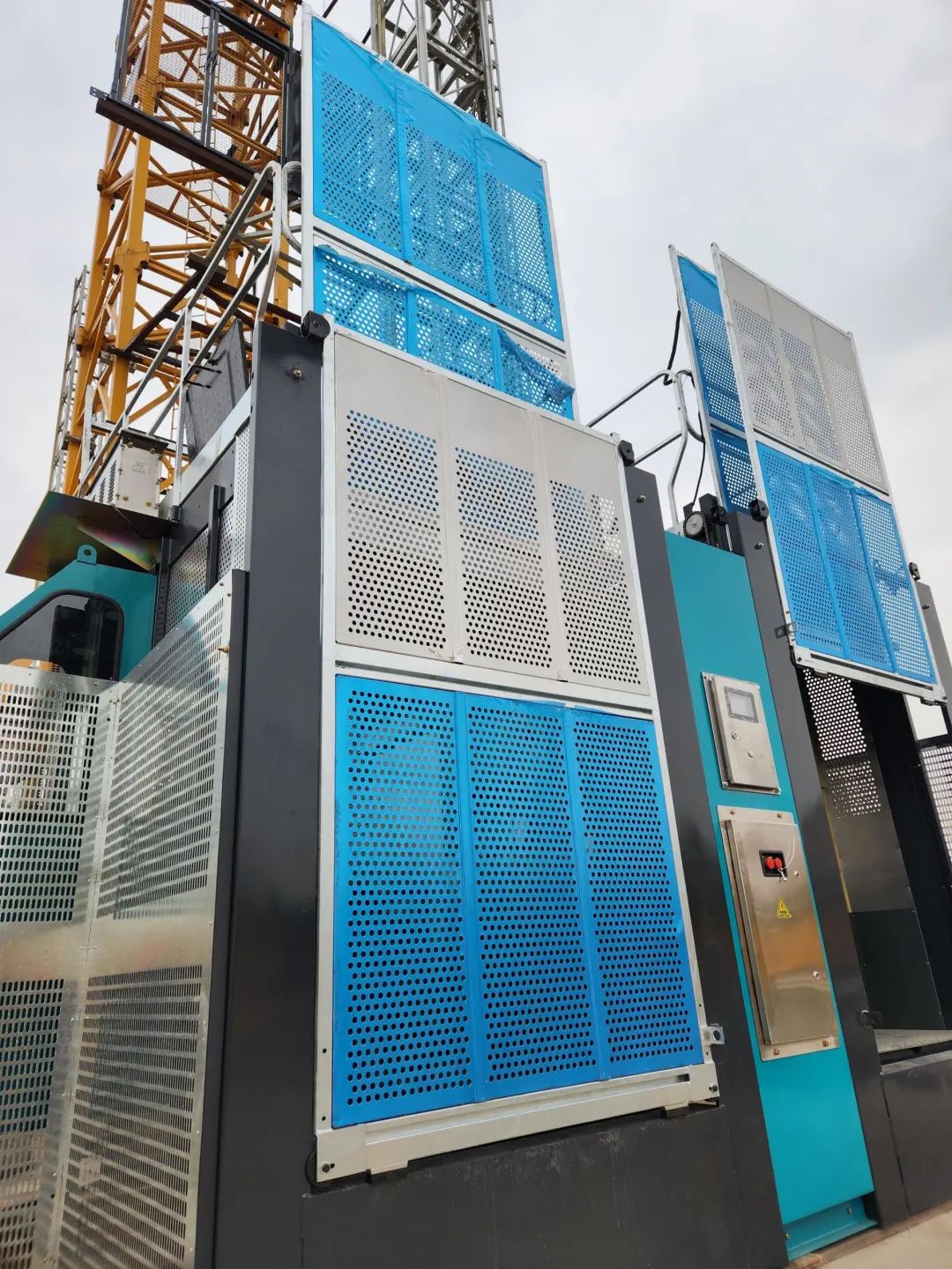 科技显能、再添新品！必发江麓智能施工升降机乐成下线