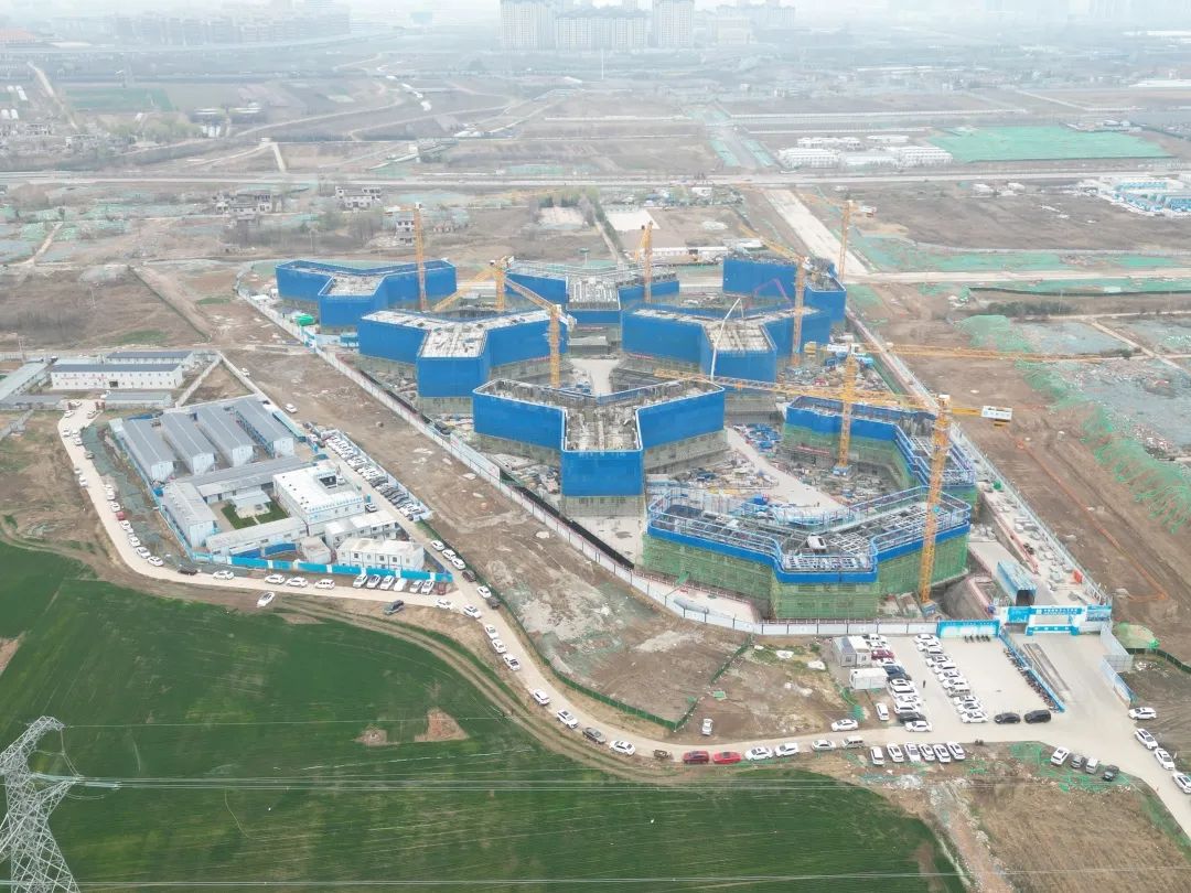 郁勃西北！必发江麓修建起重机械助建西安都会经济圈