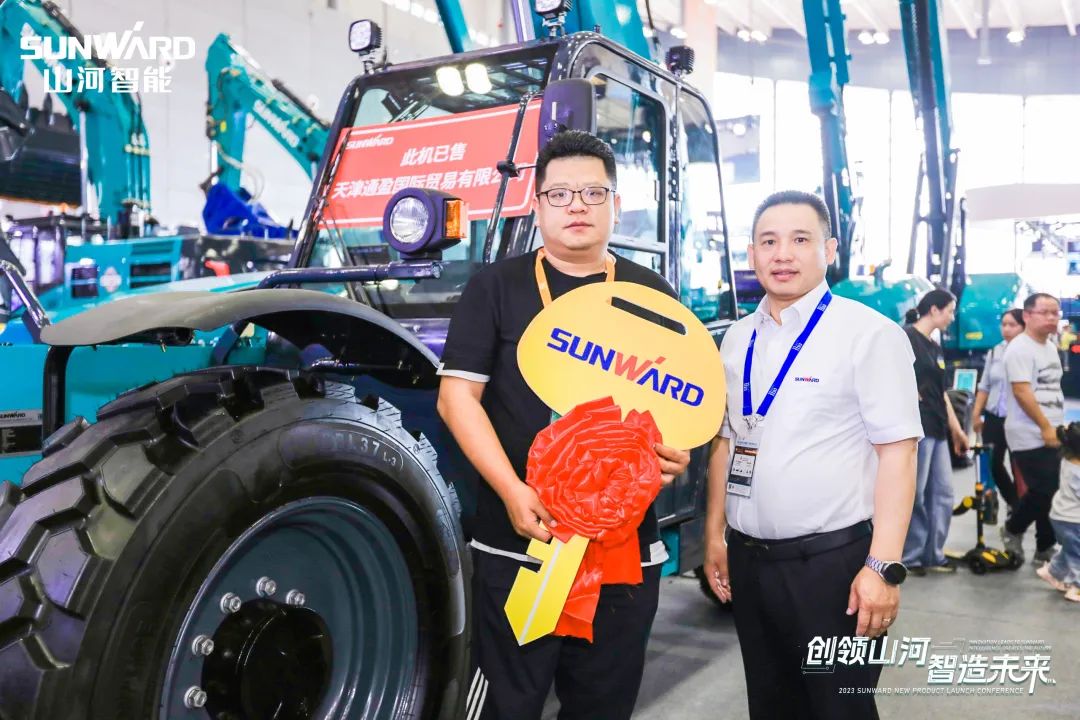 聚焦电动化、智能化！必发智能全系列高空机械产品亮相长沙展