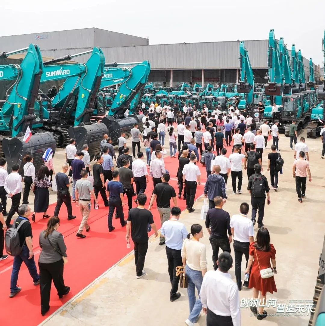 精品出击、互动一直！必发智能F系列挖掘机闪灼长沙展