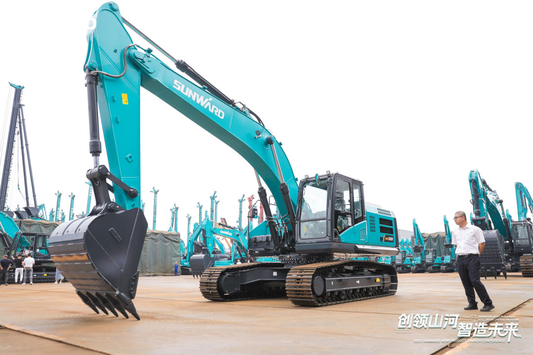 精品出击、互动一直！必发智能F系列挖掘机闪灼长沙展