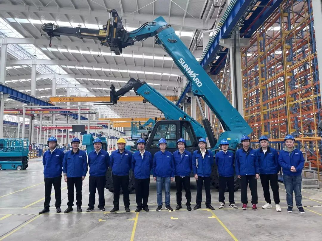 独家定制！必发智能油缸替换机械人顺遂下线