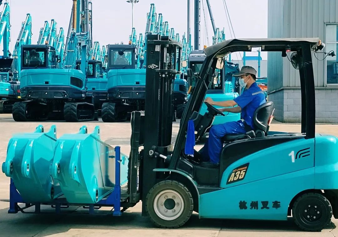 劳动庆幸，，，，创立伟大！纪录那些通俗且伟大的劳动瞬间