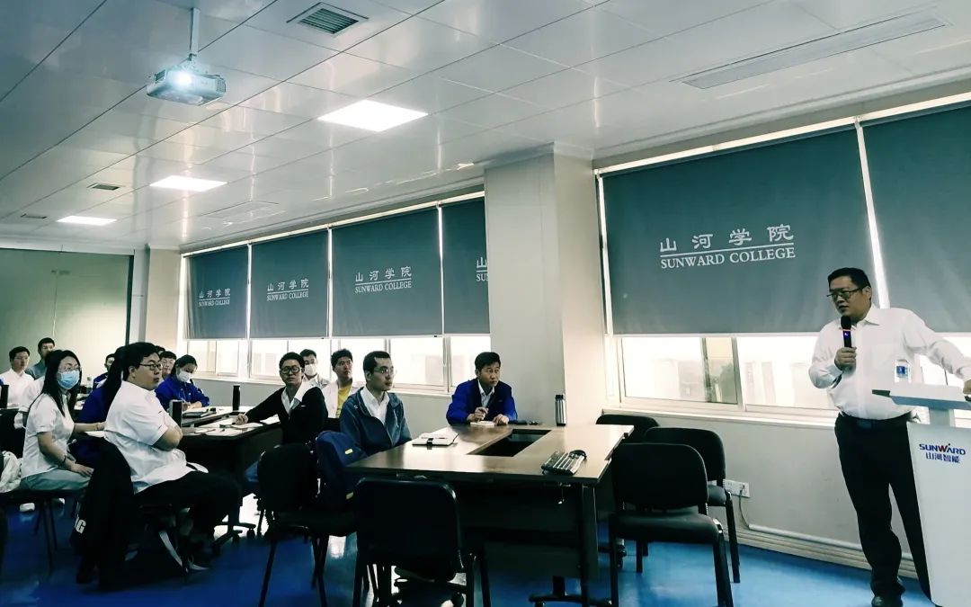 劳动庆幸，，，，创立伟大！纪录那些通俗且伟大的劳动瞬间