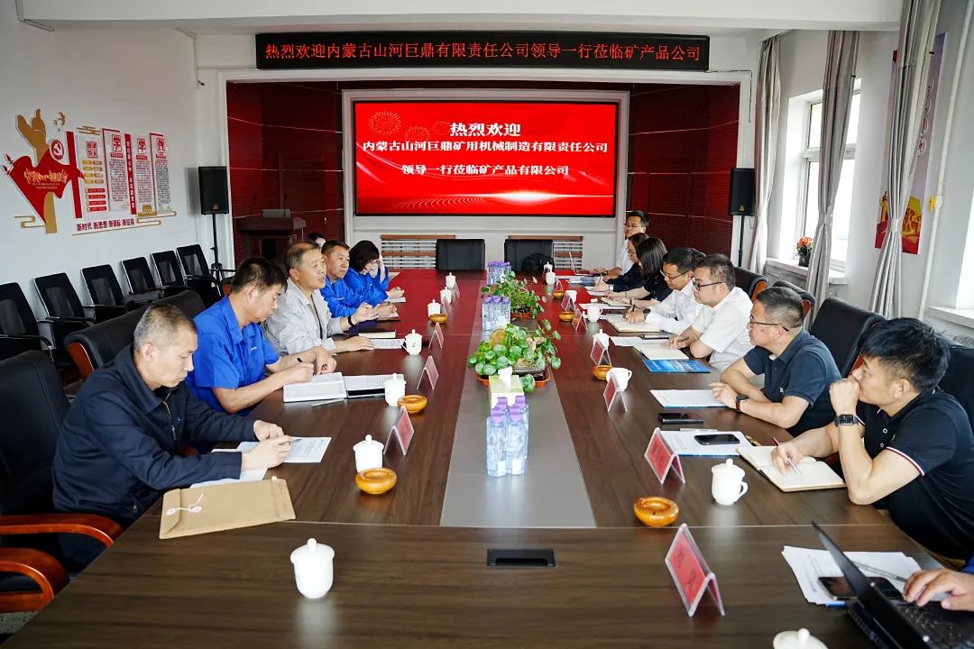 一连助力“双碳”目的，，，，，，必发巨鼎LNG矿卡在辽宁批量应用