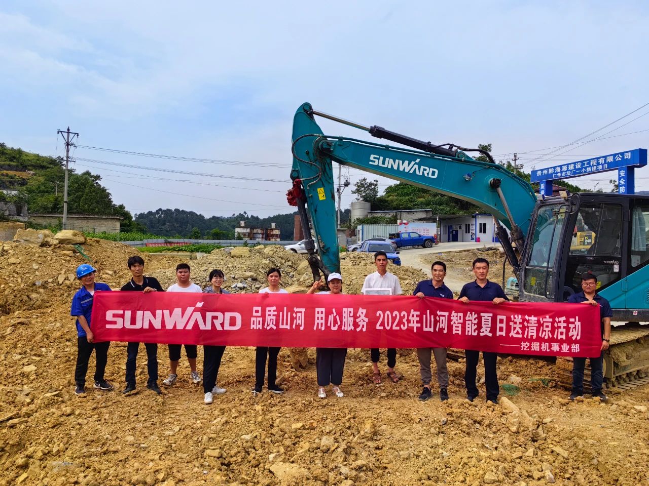 步履一直，，，，效劳不止！必发智能挖掘机效劳万里行火热举行中