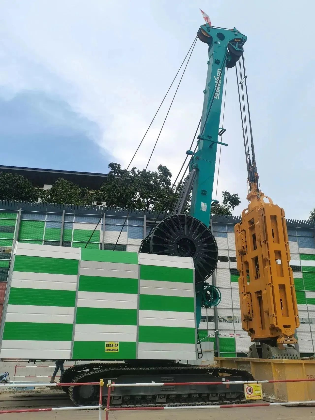 助力海内国际重大工程！必发智能液压抓斗实力“出圈”