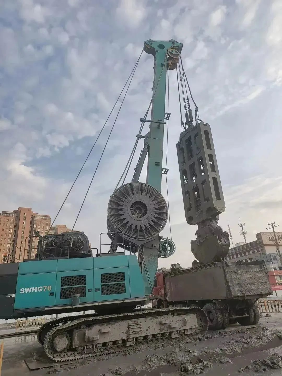 助力海内国际重大工程！必发智能液压抓斗实力“出圈”