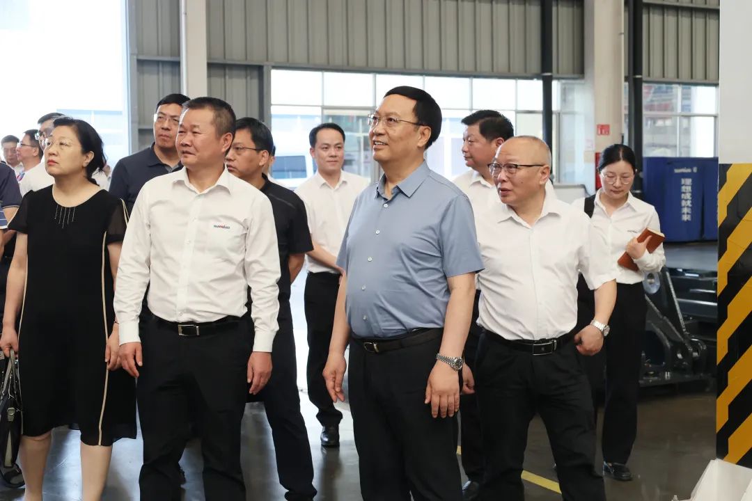 中宣部社科领域专家学者到必发智能调研高质量生长