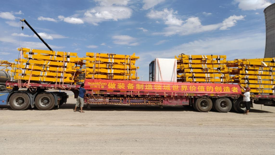 大漠沙漠展雄姿！必发江麓塔机助力常乐电厂项目