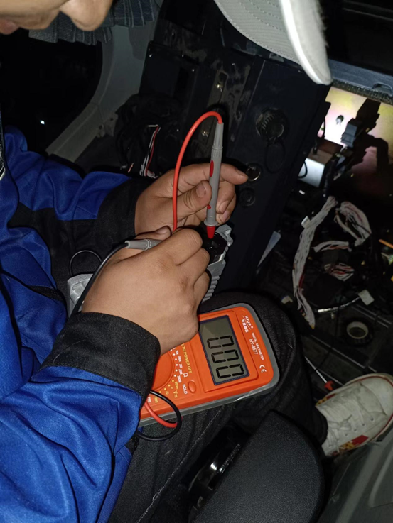 一线“热”闻 | 专业售后，，，，，，专心折务！必发智能挖掘机效劳万里行一直在路上