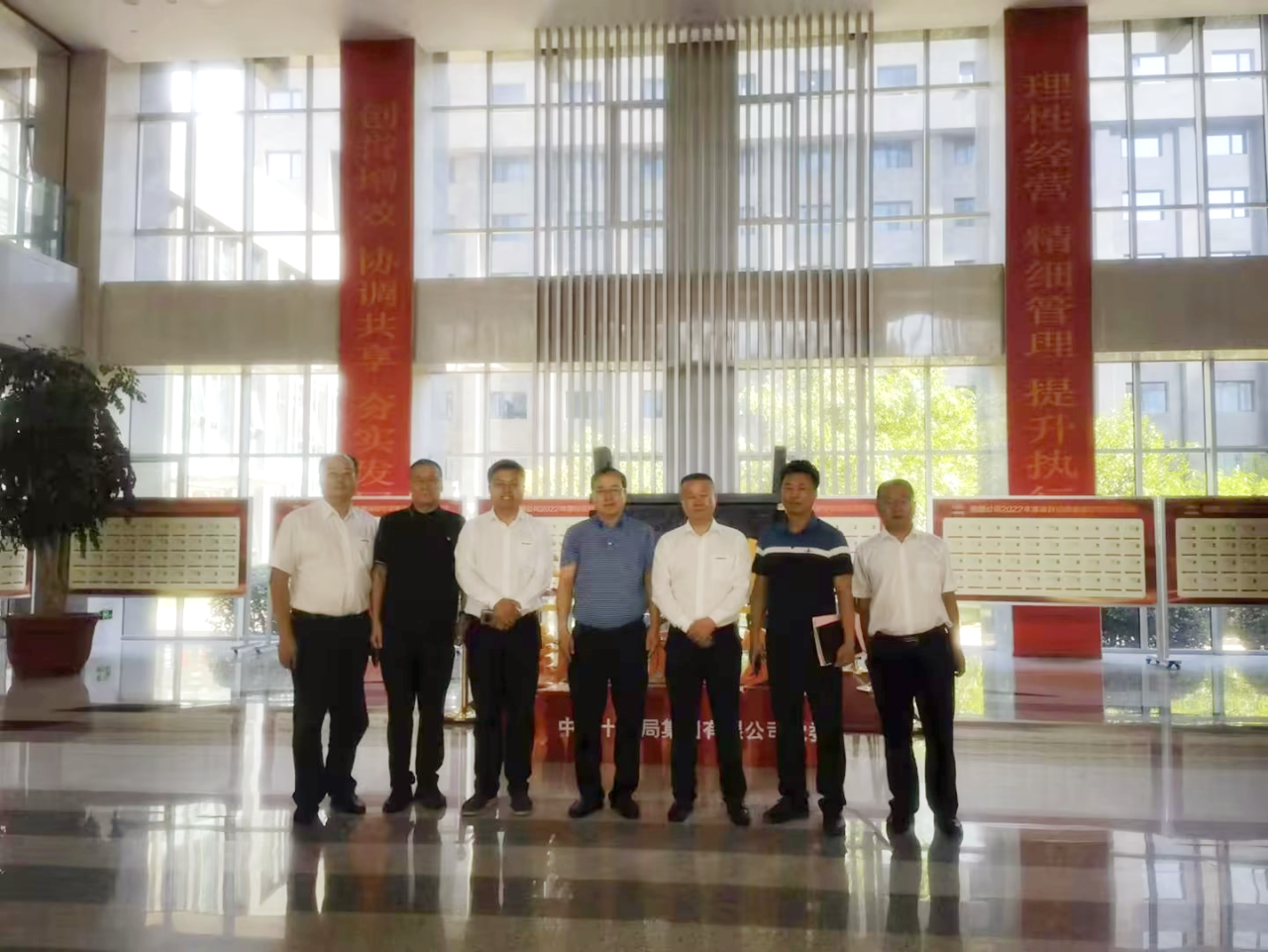 相助共赢！必发智能总司理夏志宏带队赴中铁十九局造访交流