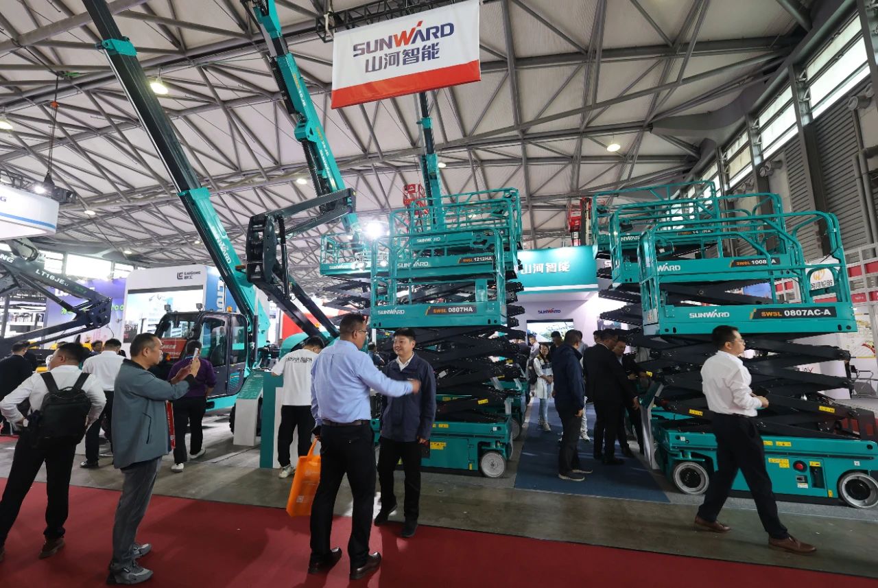 精品出击，，，，，闪灼魔都！必发智能全系列高空机械亮相2023亚洲国际高空展