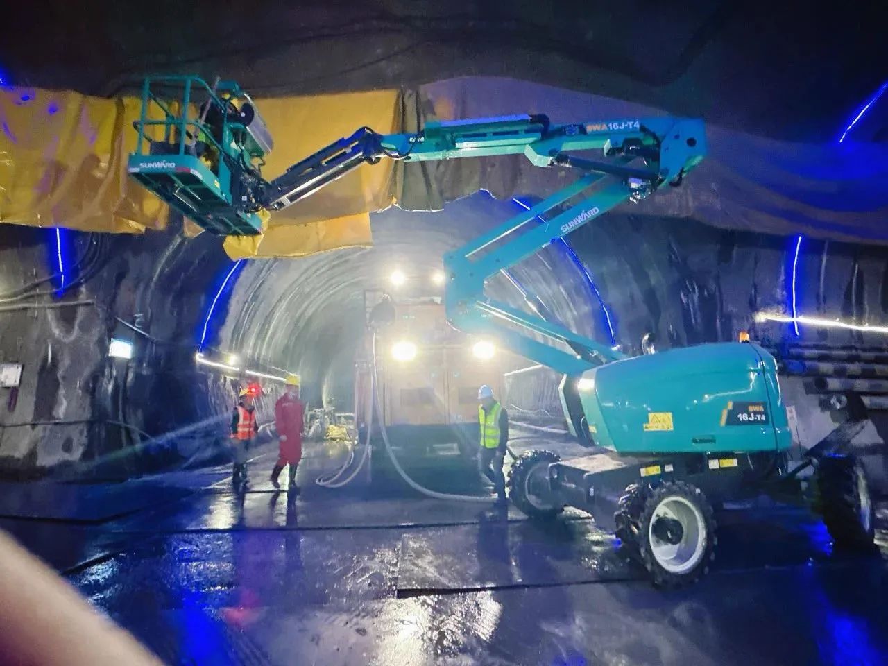 不惧高海拔挑战！必发智能高空机械实力助建川藏铁路