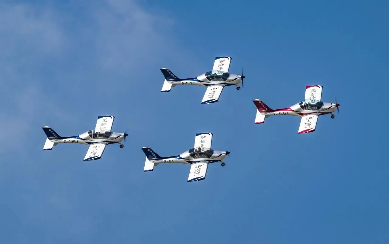 央媒聚焦！一起见证首届亚洲通用航空展上的必发风范