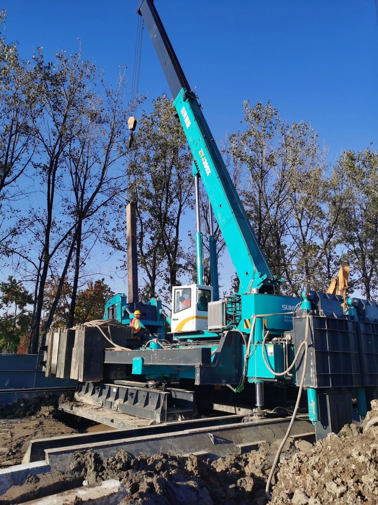“必发绿”闪灼西子湖畔！必发智能ZYJ300X斜桩压桩机强势来袭