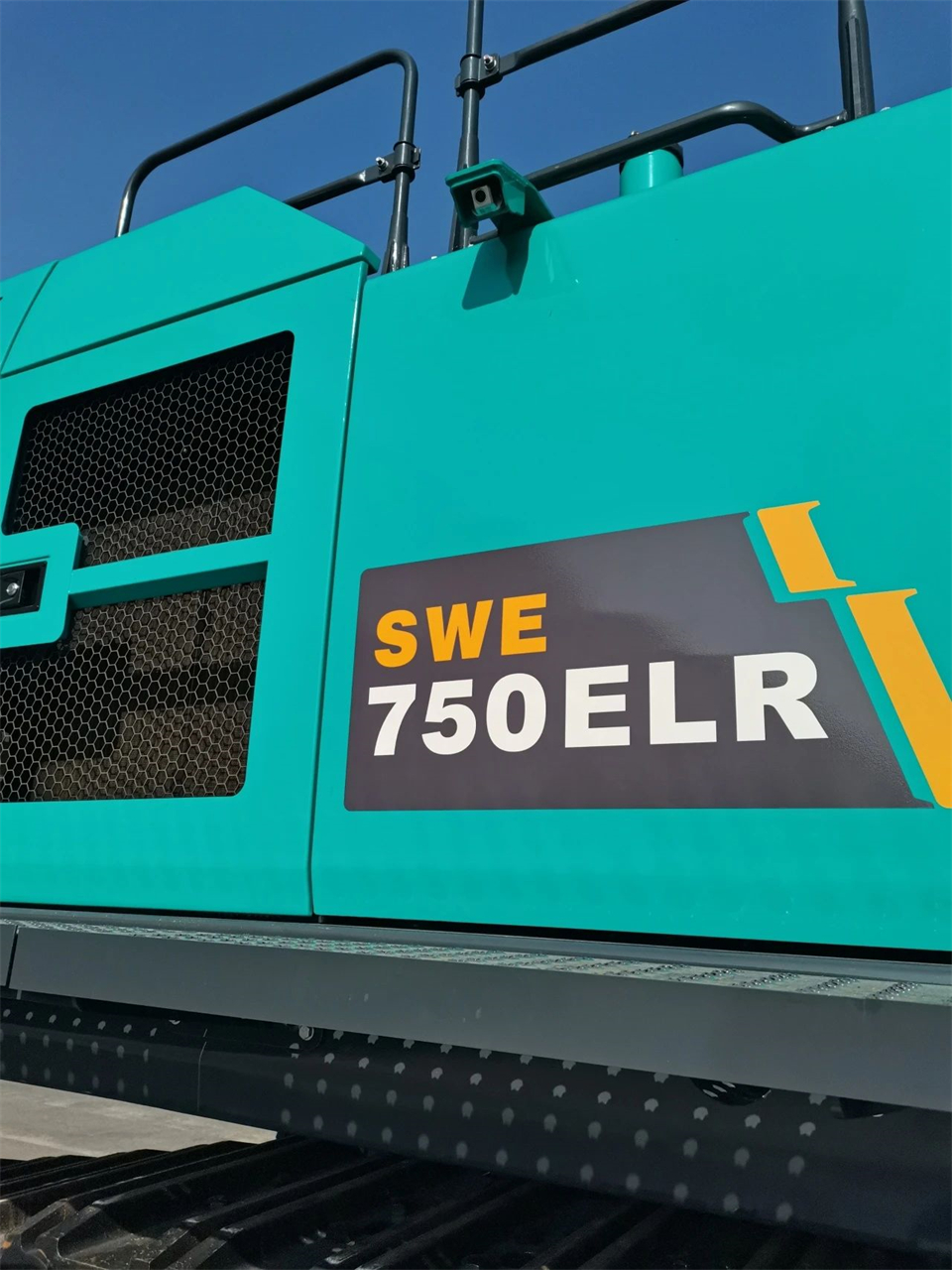 定制开发、功效更强！必发智能SWE750ELR加长臂液压挖掘机下线交付