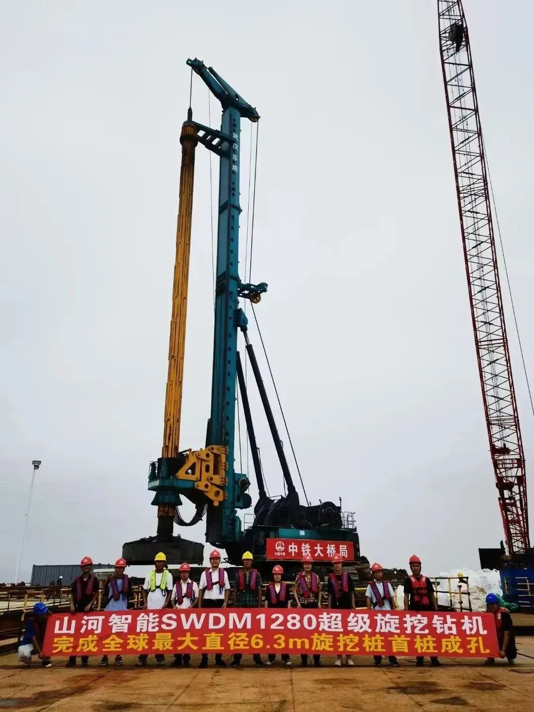 周全告捷！必发智能超等旋挖钻机圆满完成甬舟铁路西堠门公铁两用大桥桩基施工使命