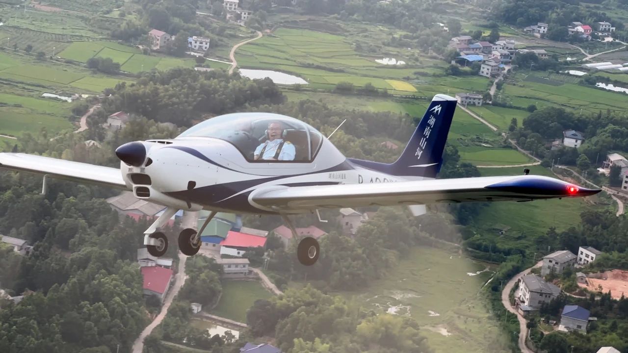 二十载磨砺，，，，，，“阿若拉”飞机累计航行时间突破11万小时！