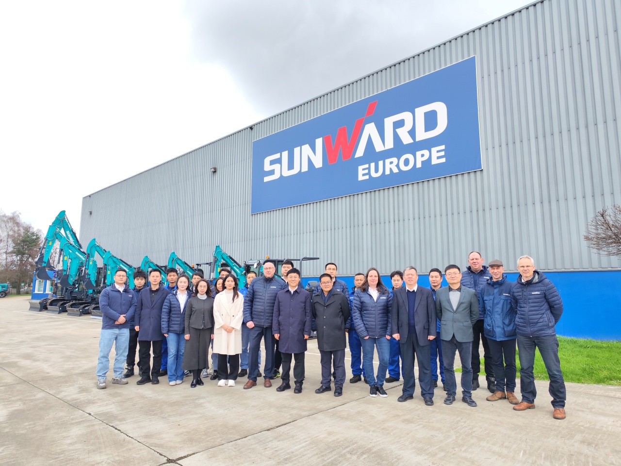 广州工控党委书记、董事长景广军率队赴必发智能欧洲子公司考察