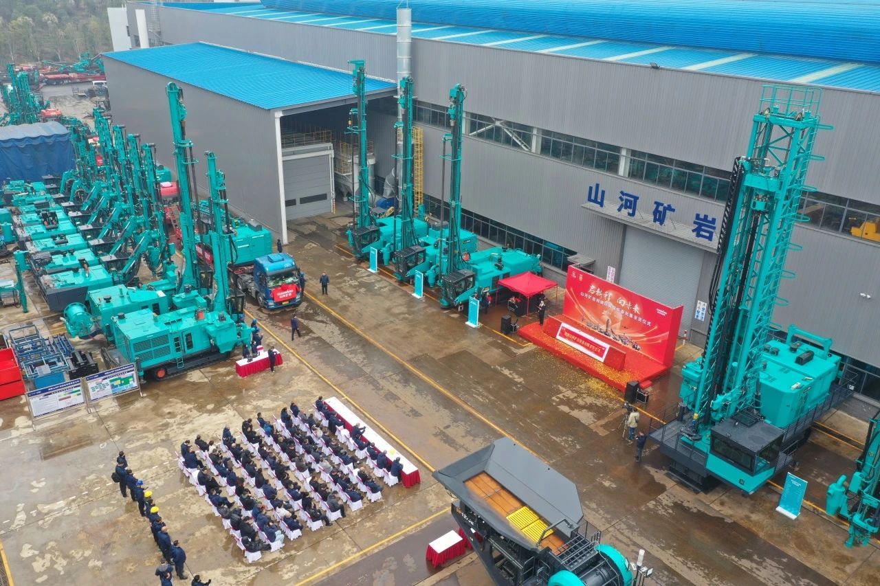 启新程，，，，，，，向未来！必发矿岩揭牌庆典暨新春发货仪式圆满举行