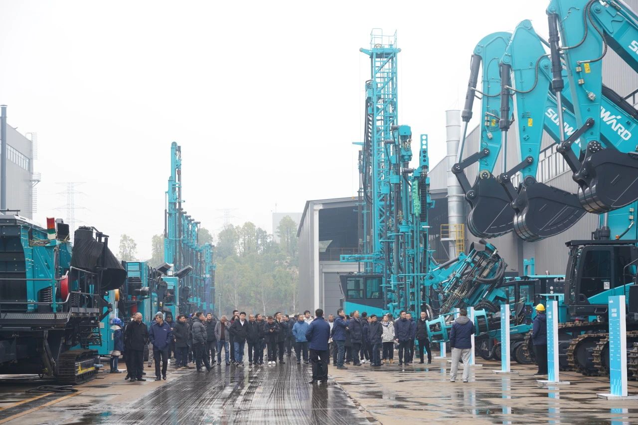 启新程，，，，，，，向未来！必发矿岩揭牌庆典暨新春发货仪式圆满举行