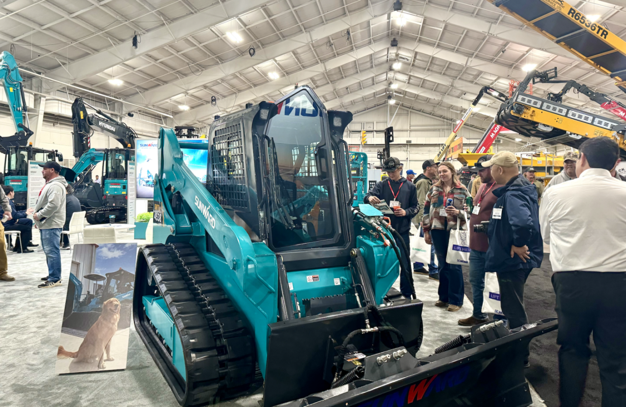 必发智能亮相加拿大最大重型装备展