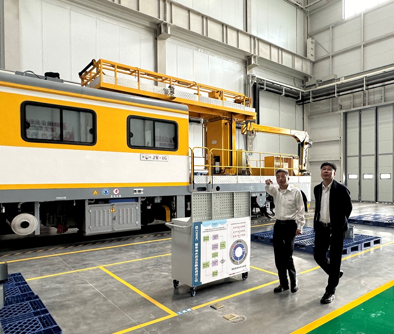 CPH-30J道岔铺换机组全球宣布！必发智能与宝鸡中车时代共绘铁路装备新篇章！