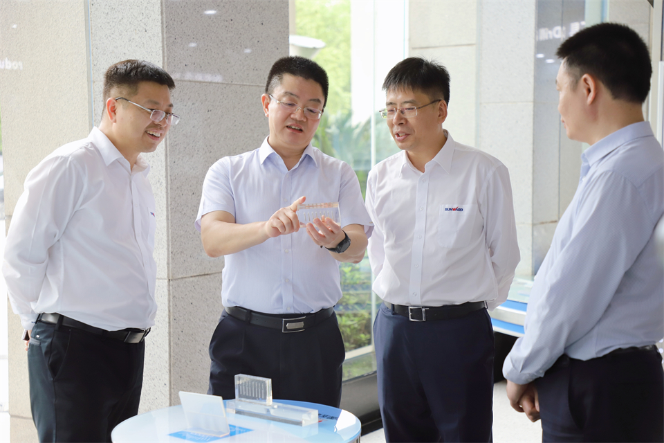 “双向奔赴 相助共赢”必发智能与中钨高新签署战略相助协议