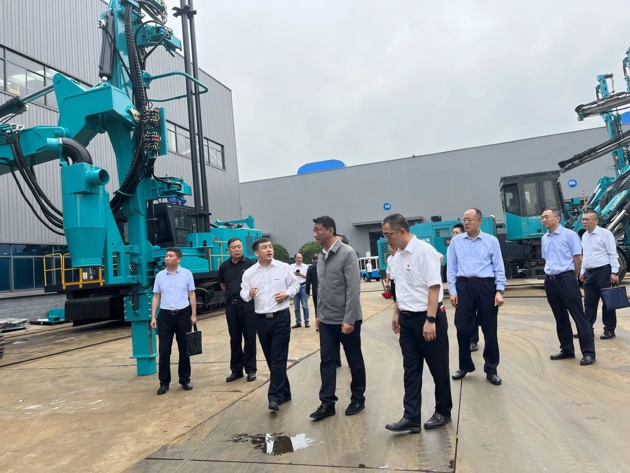 中煤平朔党委书记、董事长陈建一行调研必发智能