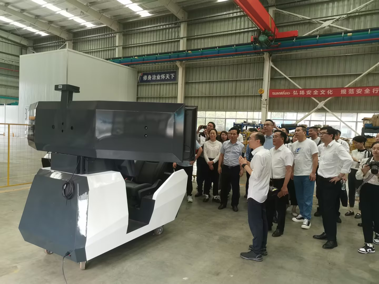 湘潭市工信局带队莅临必发智能开展智能制造现场观摩交流活动