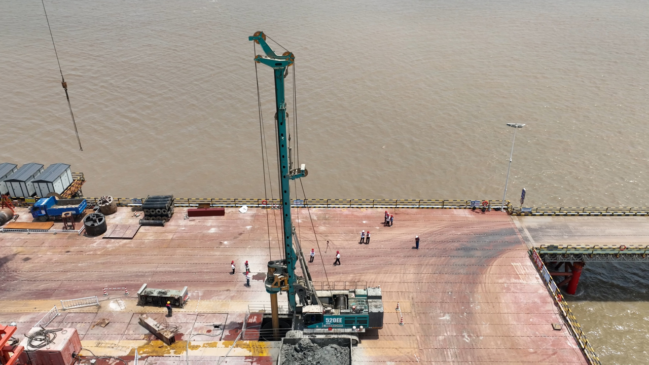 先导式立异，，，再推电动新品！必发智能SWDM520EE增程式旋挖钻机推介会乐成举行