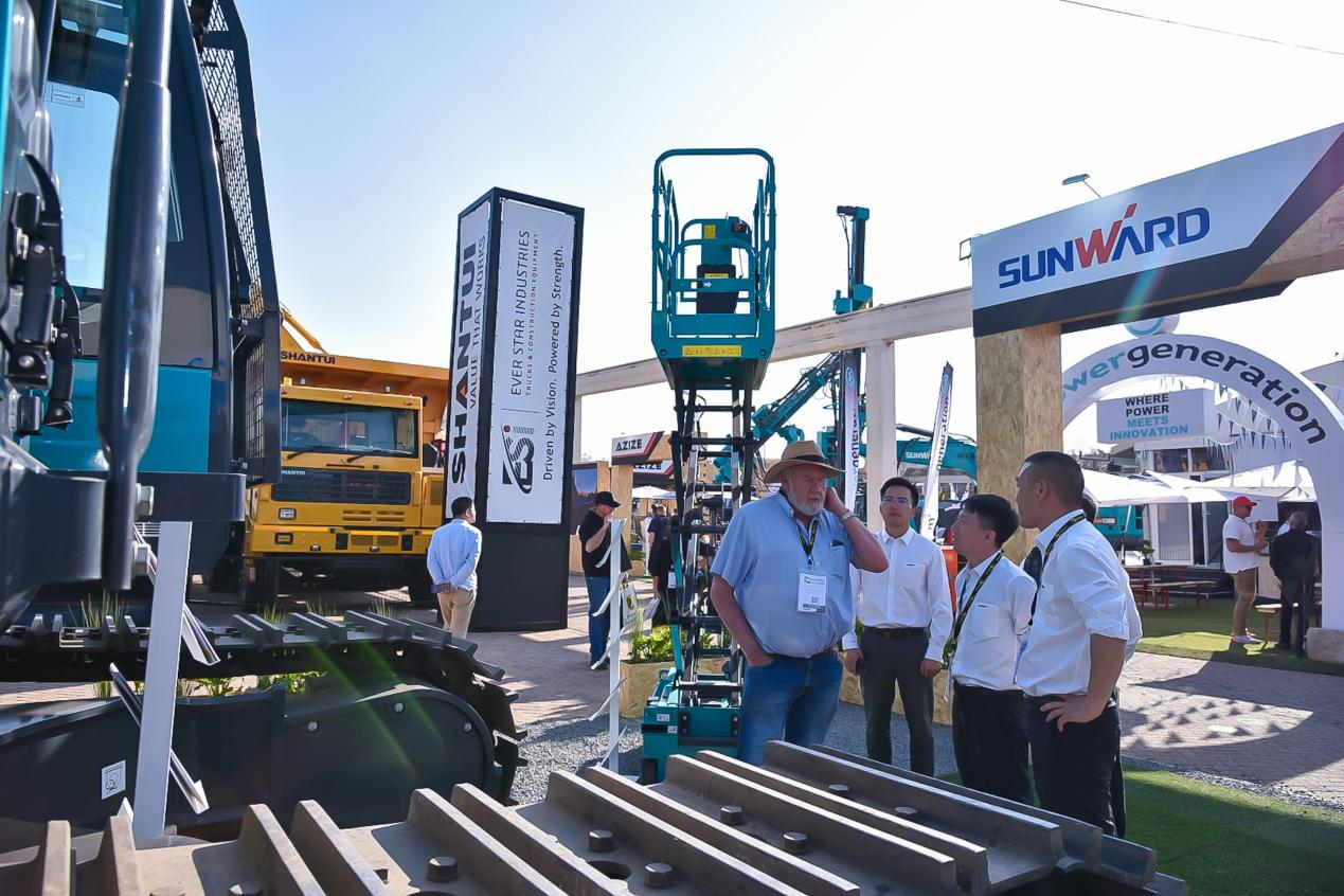 跨越山海，，，，，，，重器远航！必发智能亮相南非最大矿业展会