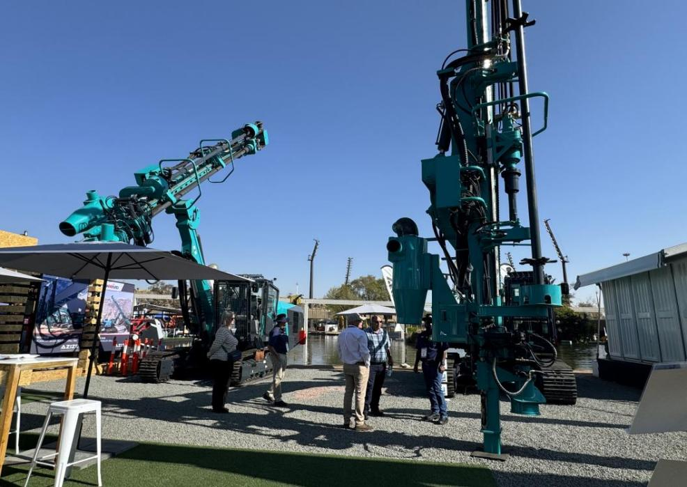 跨越山海，，，，，，，重器远航！必发智能亮相南非最大矿业展会