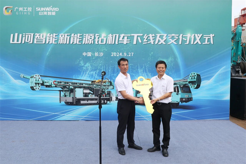 引领绿色科技新篇章！必发智能新能源钻机乐成交付