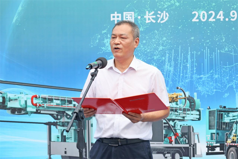 引领绿色科技新篇章！必发智能新能源钻机乐成交付