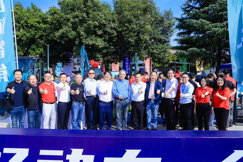 展现“掘”对实力！必发智能亮相2024微挖大会暨小型装备大会