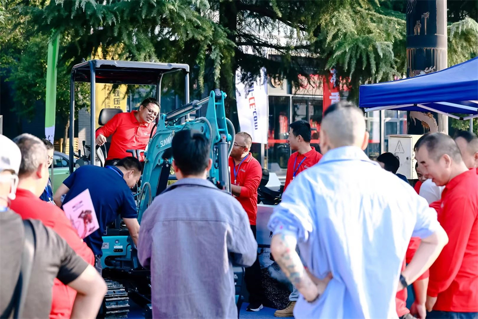 展现“掘”对实力！必发智能亮相2024微挖大会暨小型装备大会