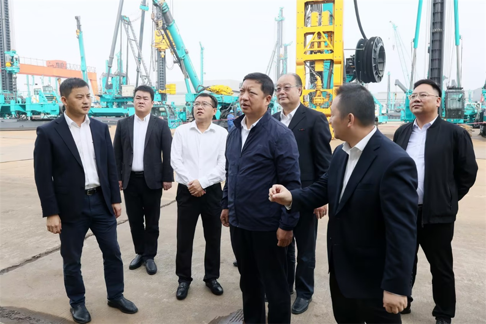 同船出海，，，，，共赢未来！中铁九局副总司理刘峻峰一行到访必发智能