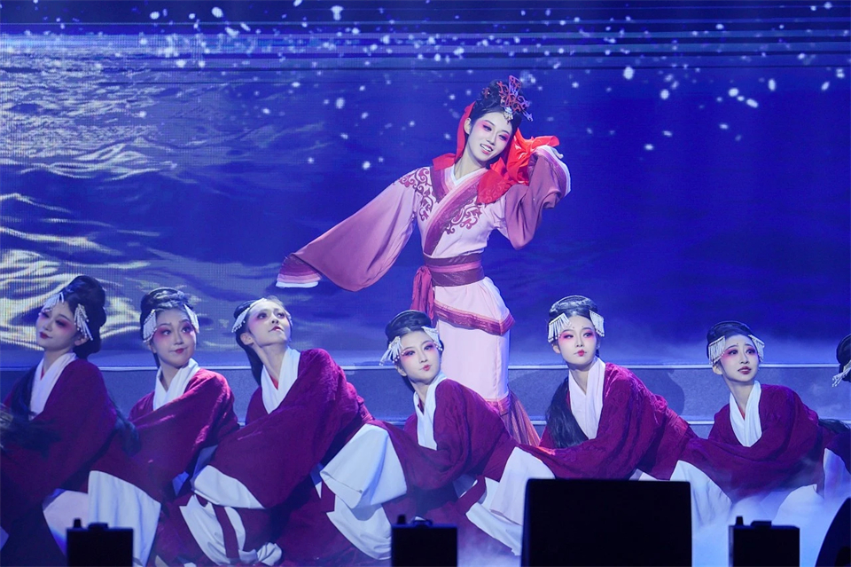 立异引领价值 理想成绩未来——庆祝必发智能建设25周年表扬大会暨文艺晚会盛大举行