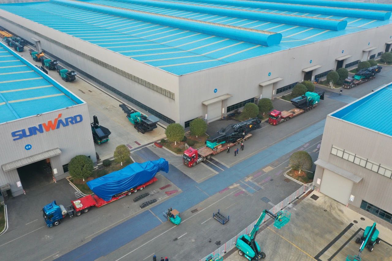 必发普石勒柴电一体移动破碎筛分装备热销外洋