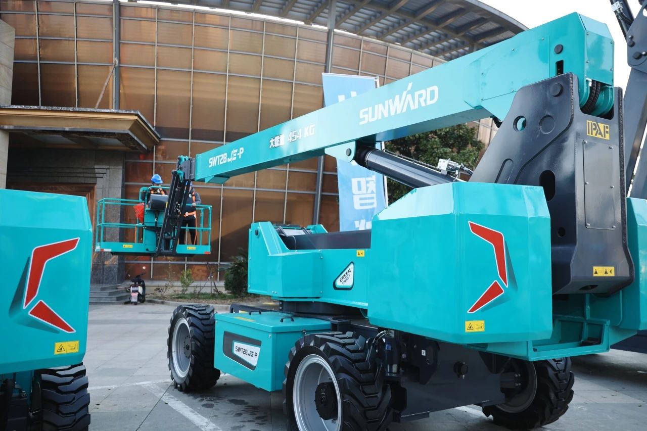 登“高”向“新”，，，必发智能亮相第九届天下高空作业平台租赁大会