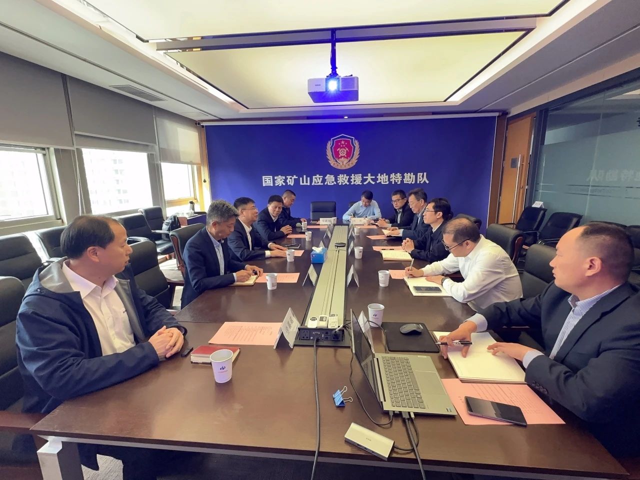 必发智能董事长付向东带队造访中煤地质总局、大地特勘公司