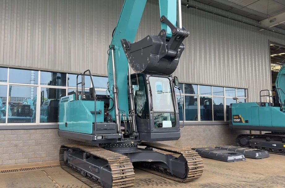 聚焦市场需求，，，，，必发智能三款精品工程液压挖掘机乐成下线