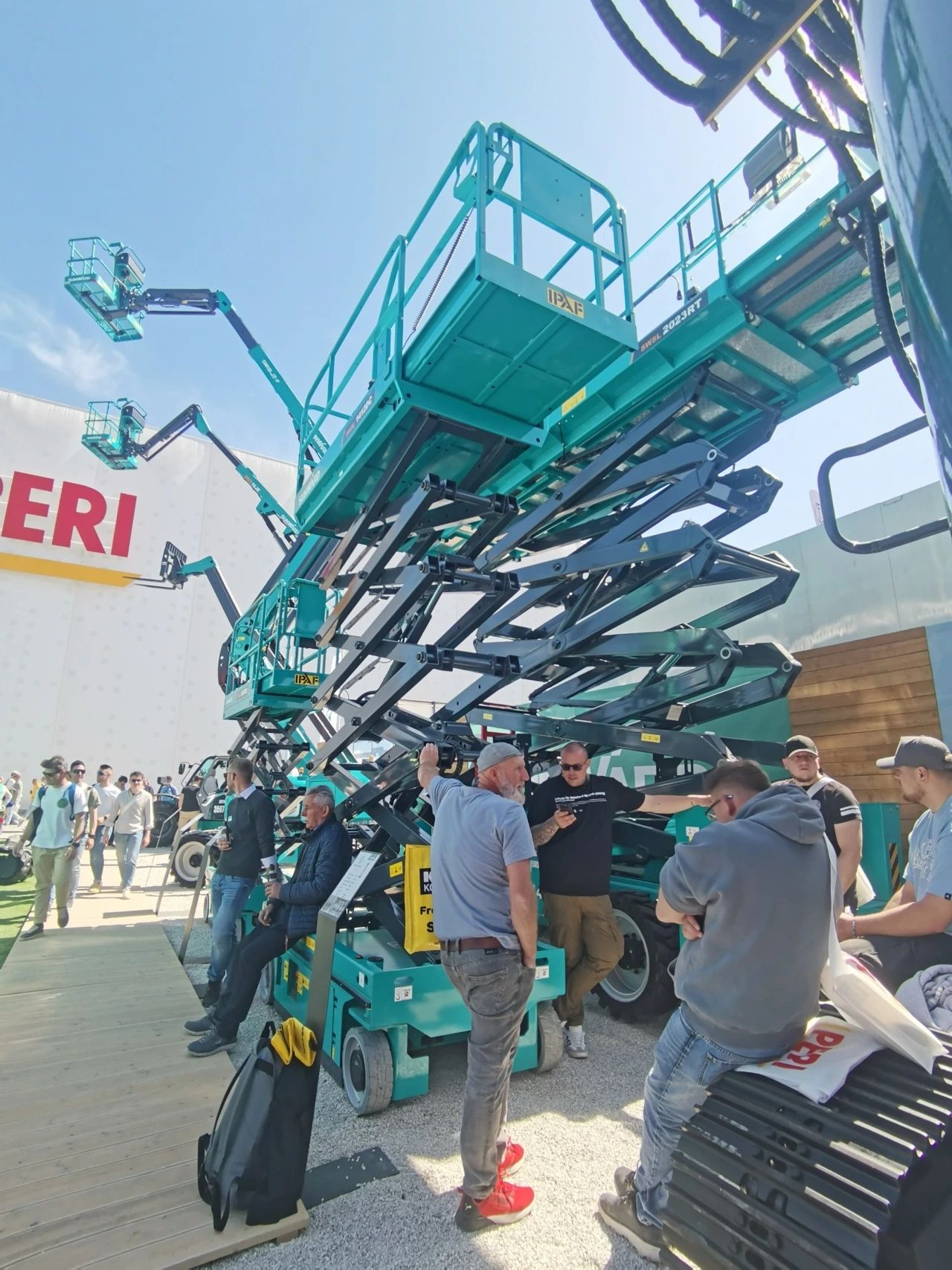 必发智能高空机械闪灼Bauma 2025！ 新能源手艺与立异产品获全球瞩目