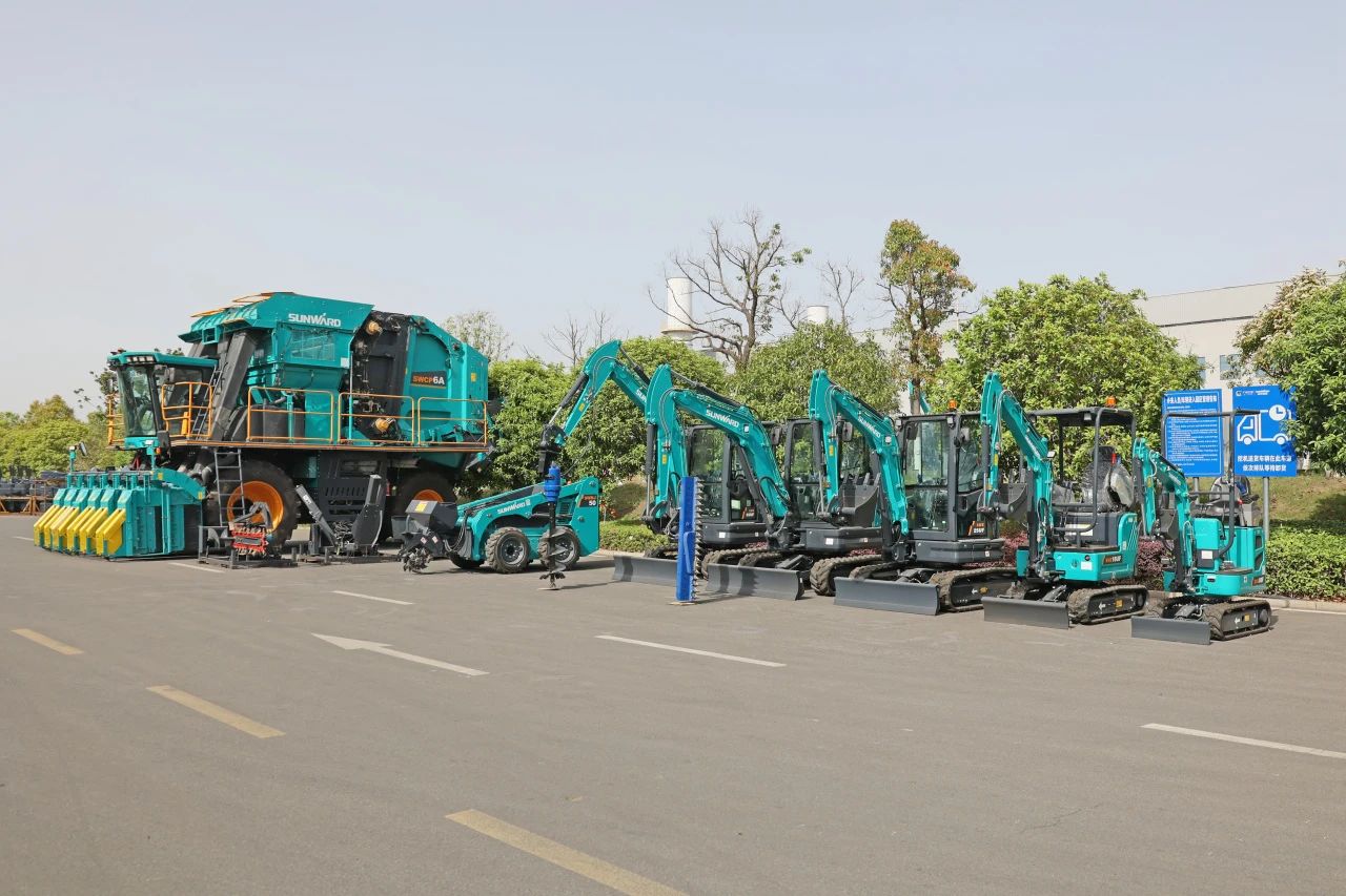 李纪恒调研必发智能