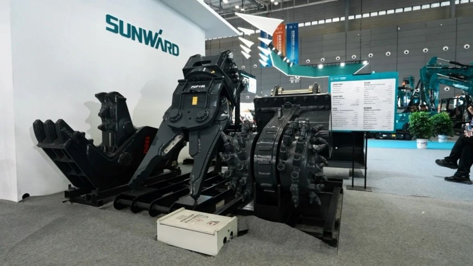 2025 CICEE | 从简单工具迈向多元化解决计划，，，，必发智能泛起非凡挖掘机风范