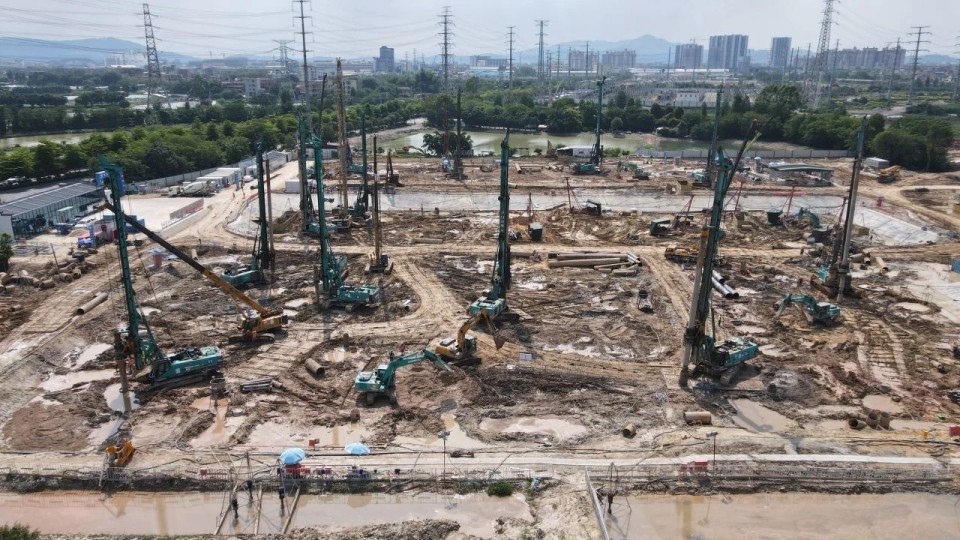 近20台“必发绿”装备实力集结，，，，，，助力广佛西环工程建设跑出“加速率”