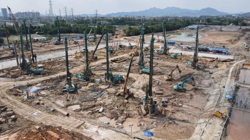 近20台“必发绿”装备实力集结，，，，，，助力广佛西环工程建设跑出“加速率”