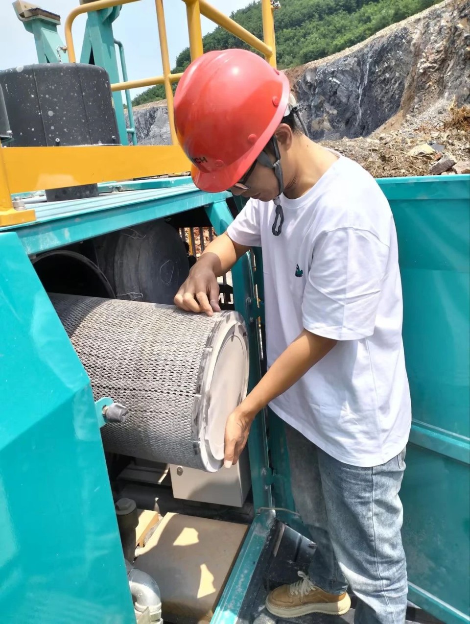 跨越必发万里 智启效劳新程——必发矿岩“效劳万里行”活动走进海螺水泥